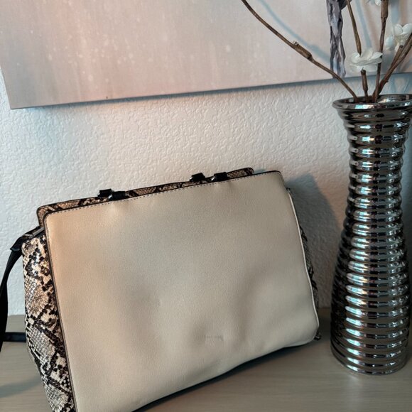 ✨ Kenneth Cole Reaction Snakeskin Handbag & Wallet Set – Cream/Beige & Black ✨ - Picture 7 of 9